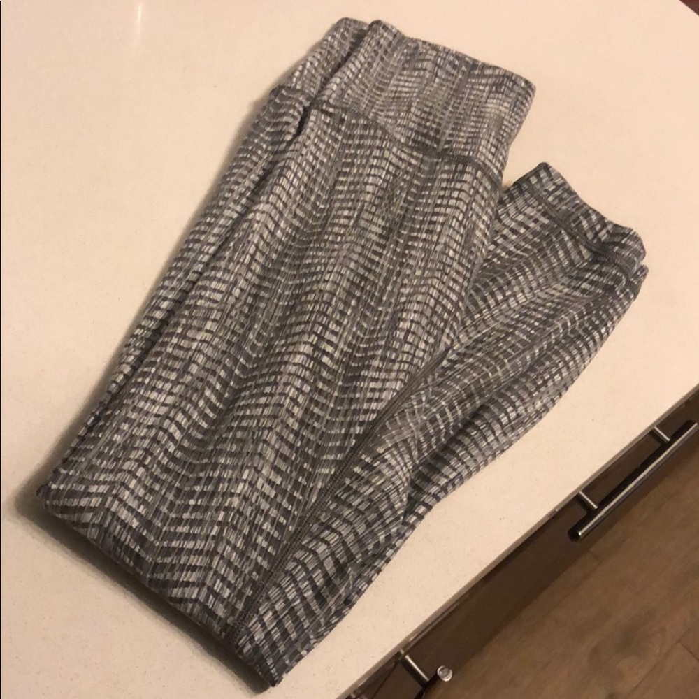 Lululemon size 4 worn 3x 7/8 length